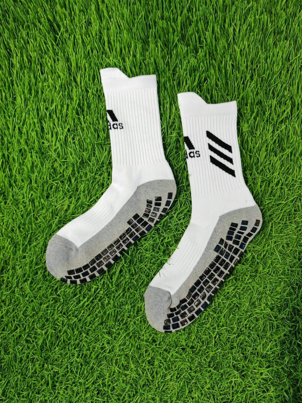 Medias Adidas antideslizantes Blancas