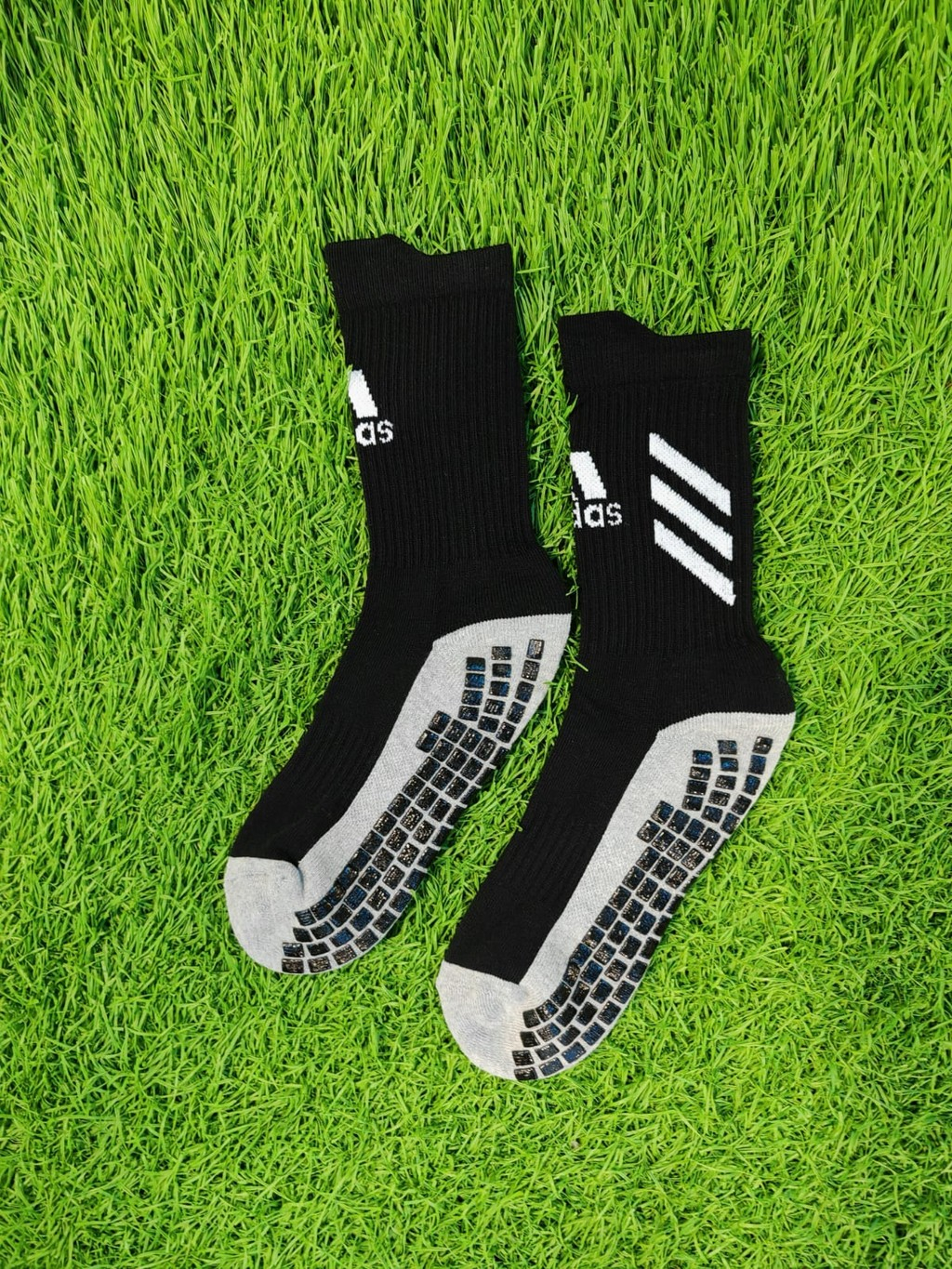 Medias Adidas antideslizantes Negras