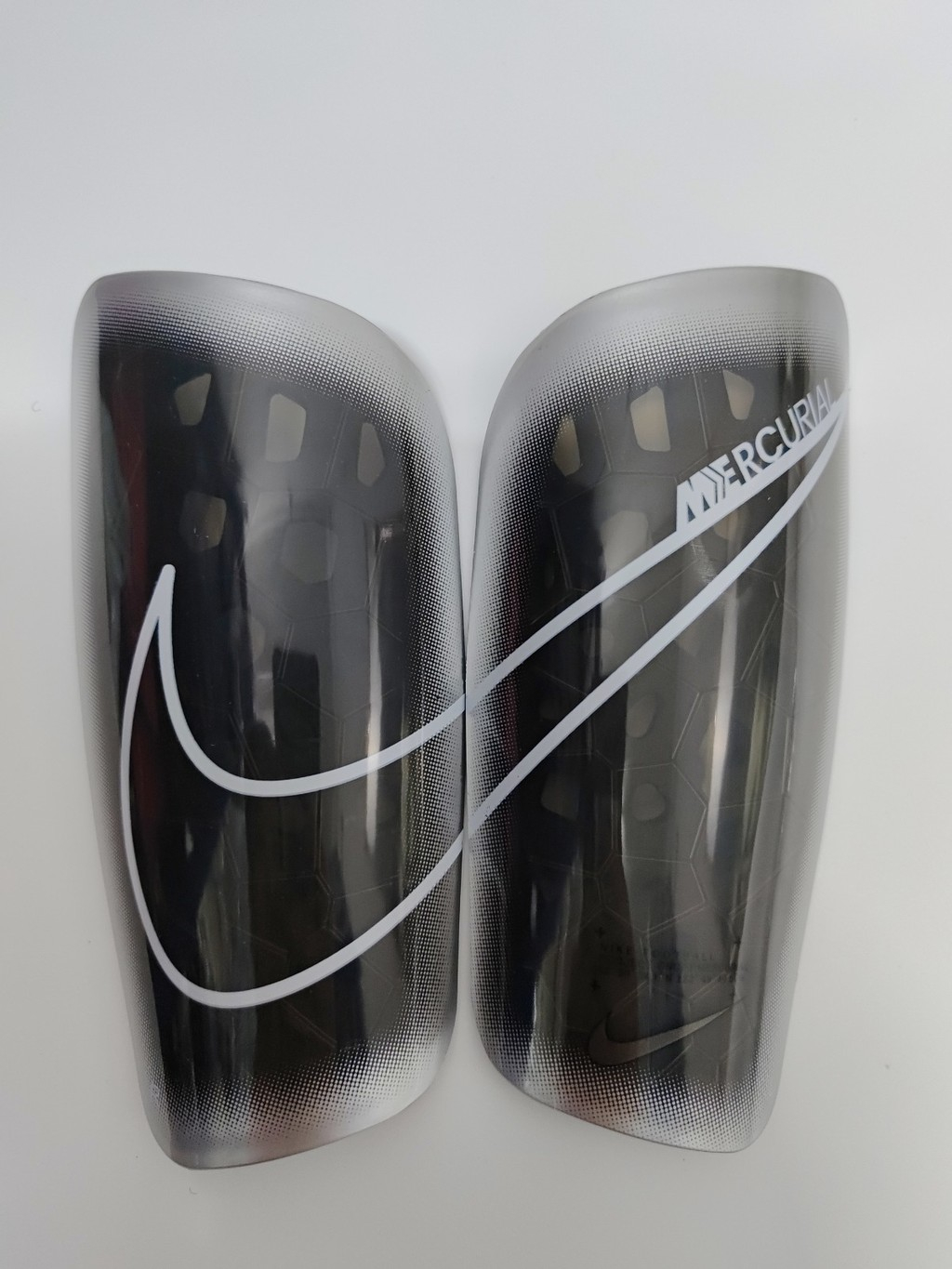 Espinillera Nike Negra